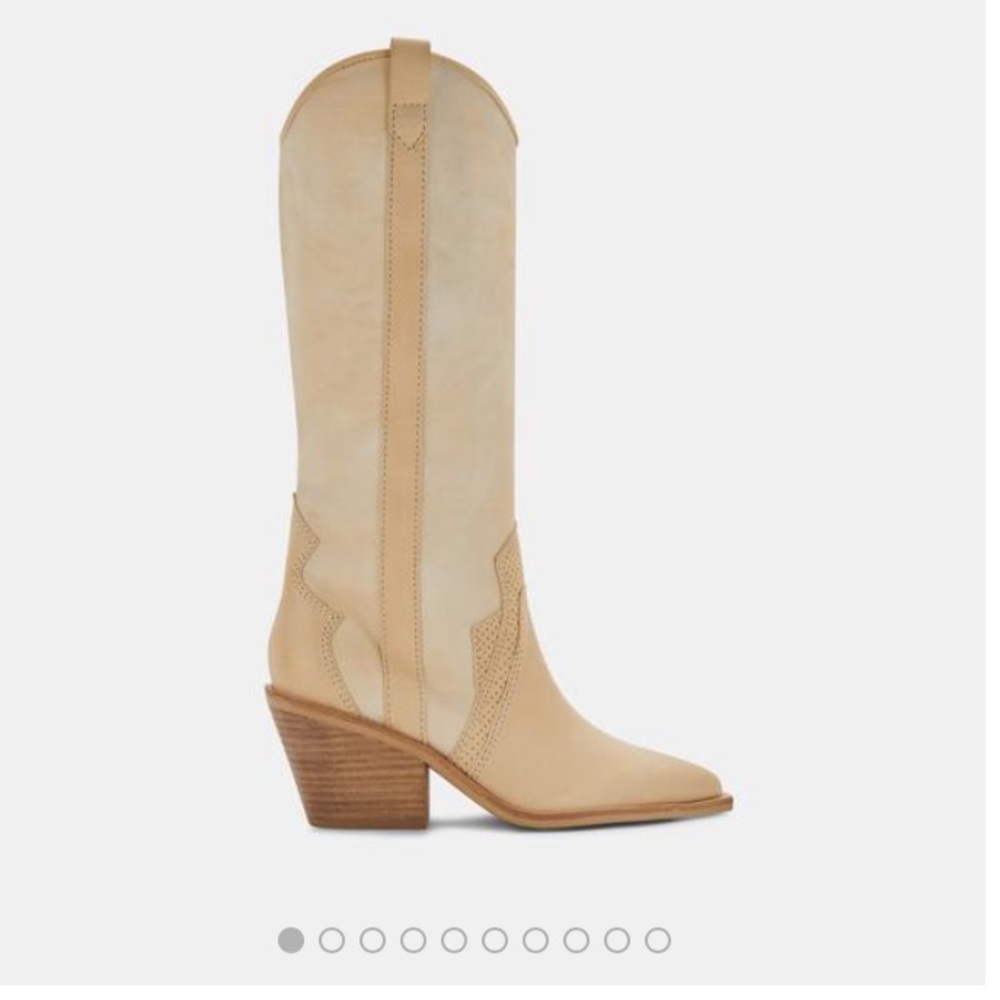 dolce vita
NAVENE BOOTS IN VANILLA NUBUCK